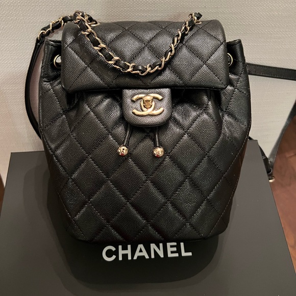Authentic Chanel caviar backpack - Picture 1 of 7